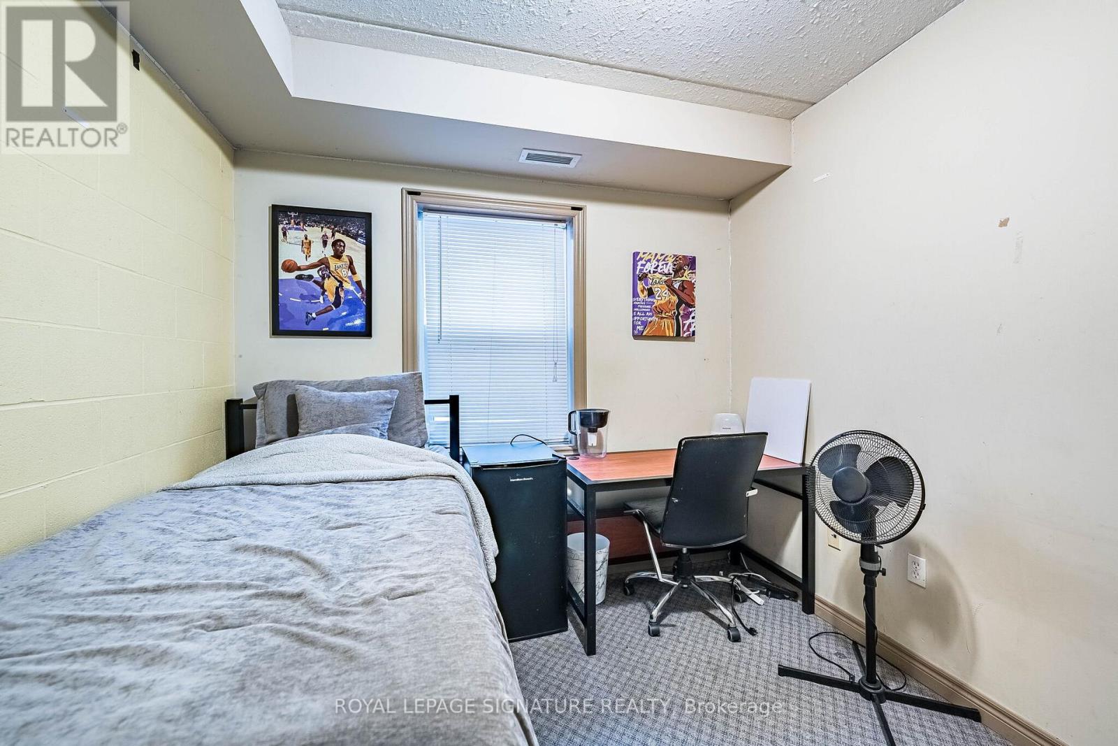 #401 251 LESTER STREET - 41