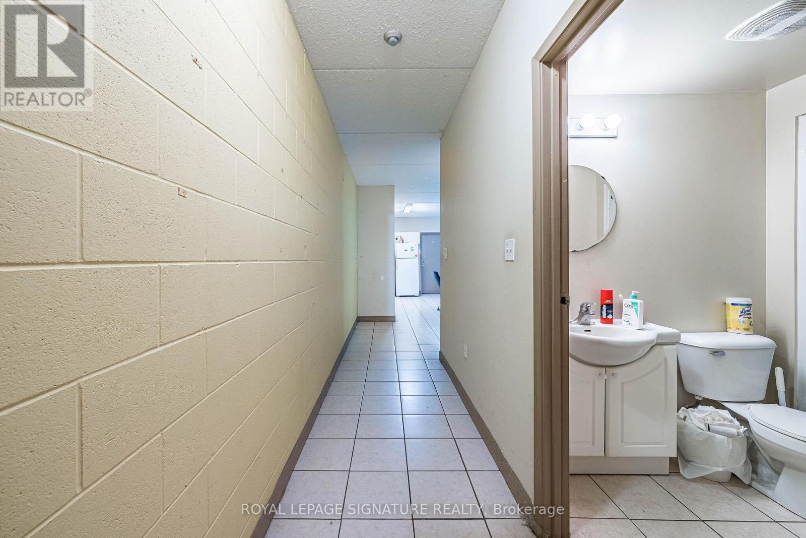 #401 251 LESTER STREET - 9
