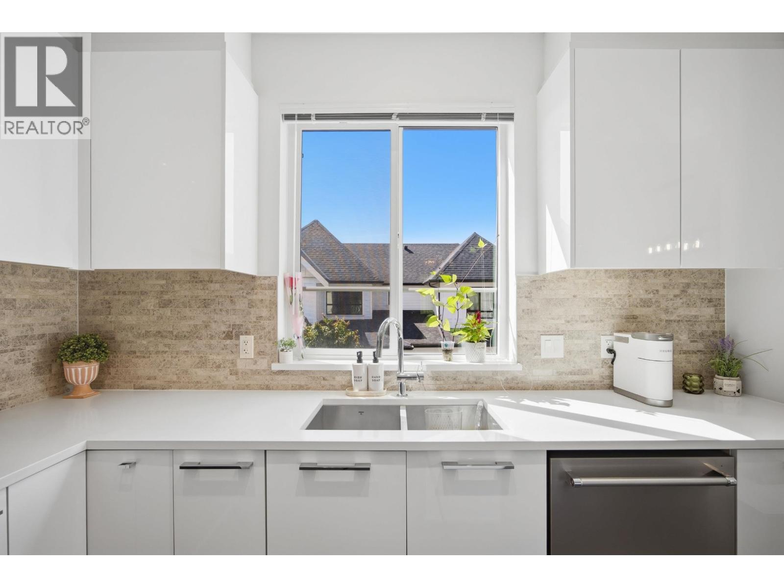 14 3500 BURKE VILLAGE PROMENADE, Coquitlam