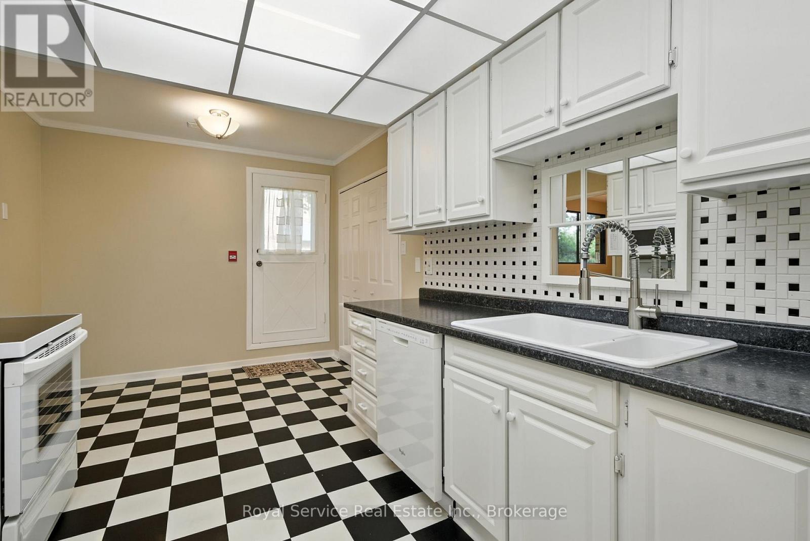 #101 337 SIMCOE STREET N - 14
