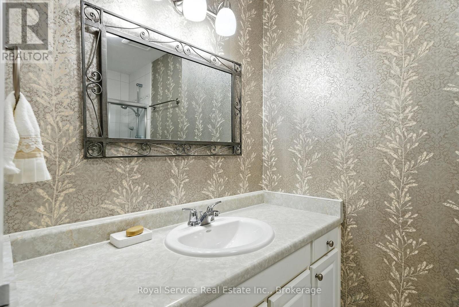 #101 337 SIMCOE STREET N - 25