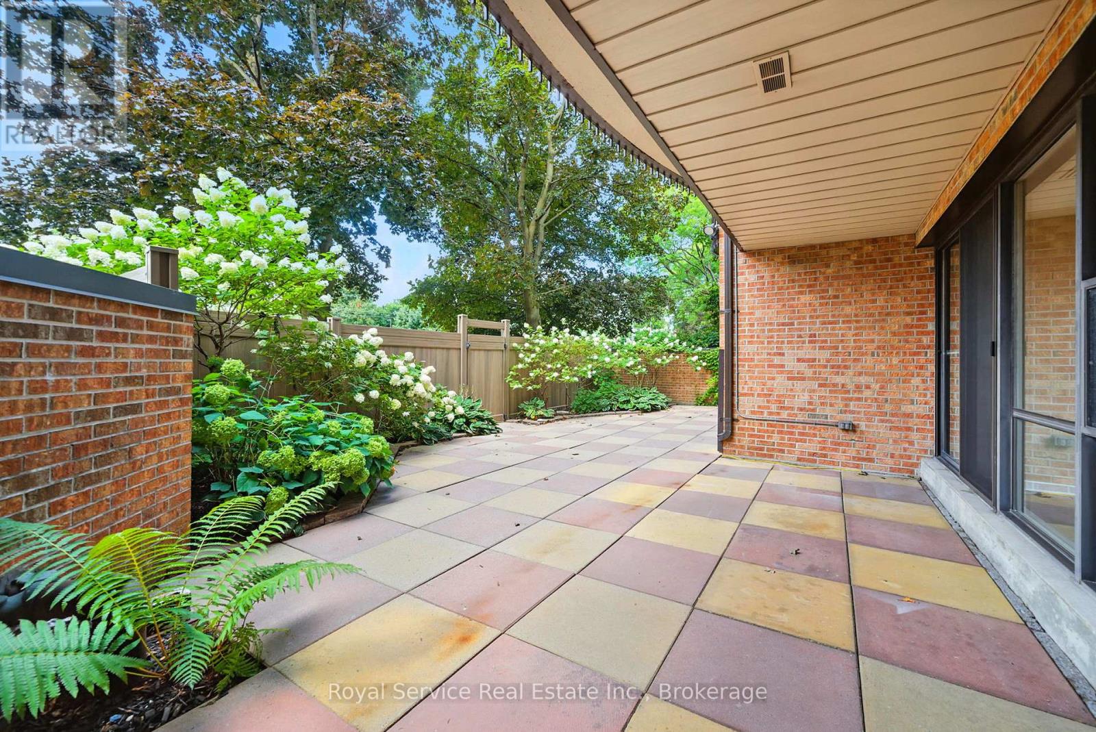 #101 337 SIMCOE STREET N - 29