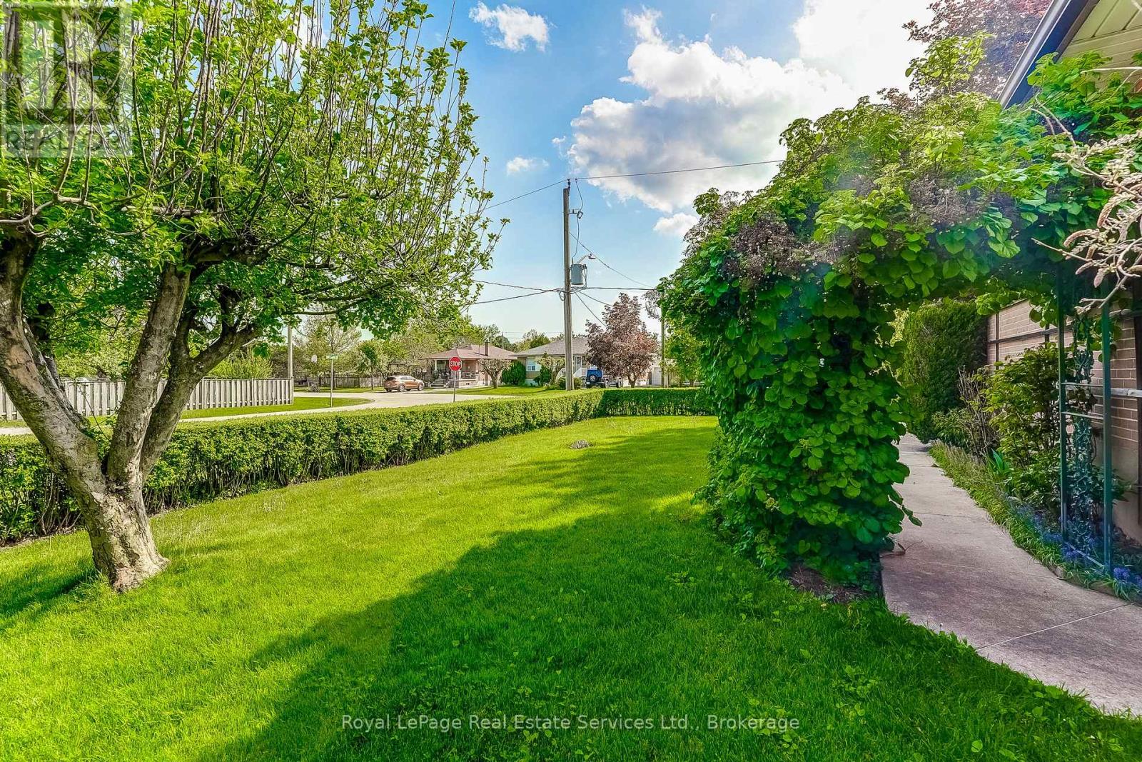 339 WEIGHTON DRIVE - 43
