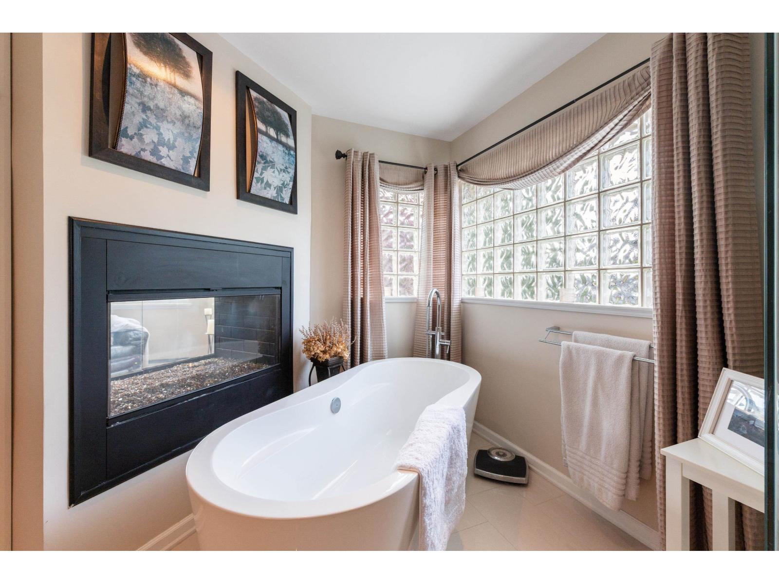 4 Bed, 3 Bath House for Sale in Surrey – 7852 165 STREET, Surrey – MLS# R3126843 - Image 20