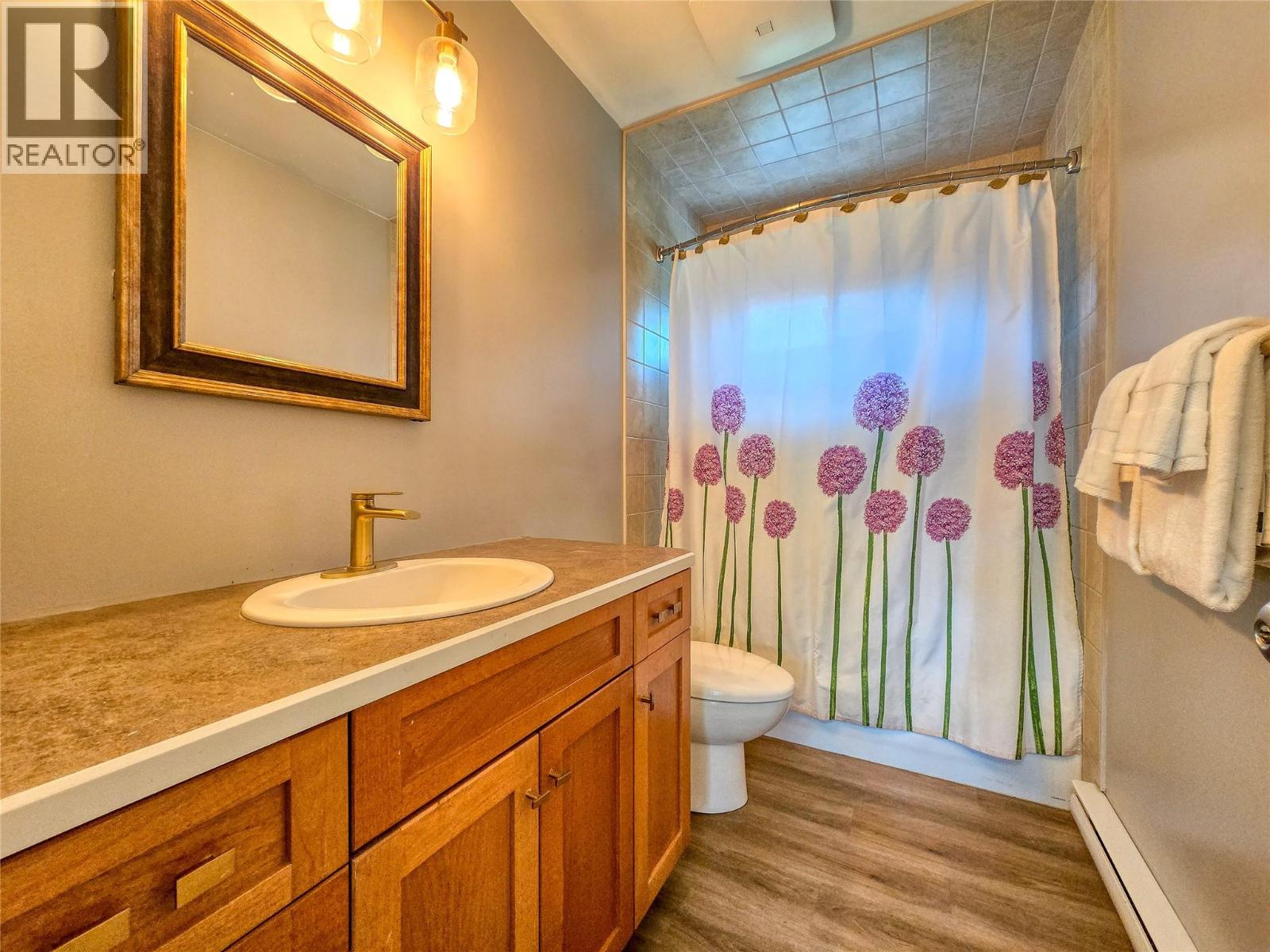 1502 10th Avenue, Invermere