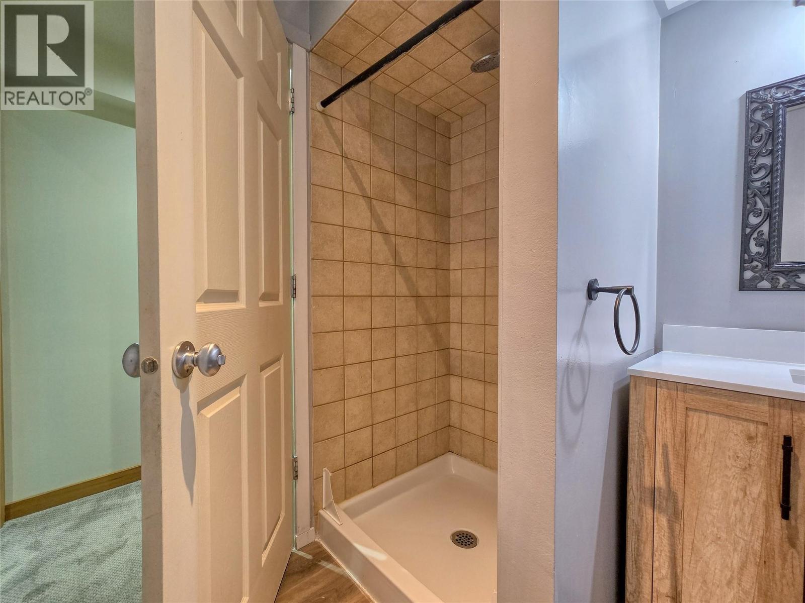 1502 10th Avenue, Invermere