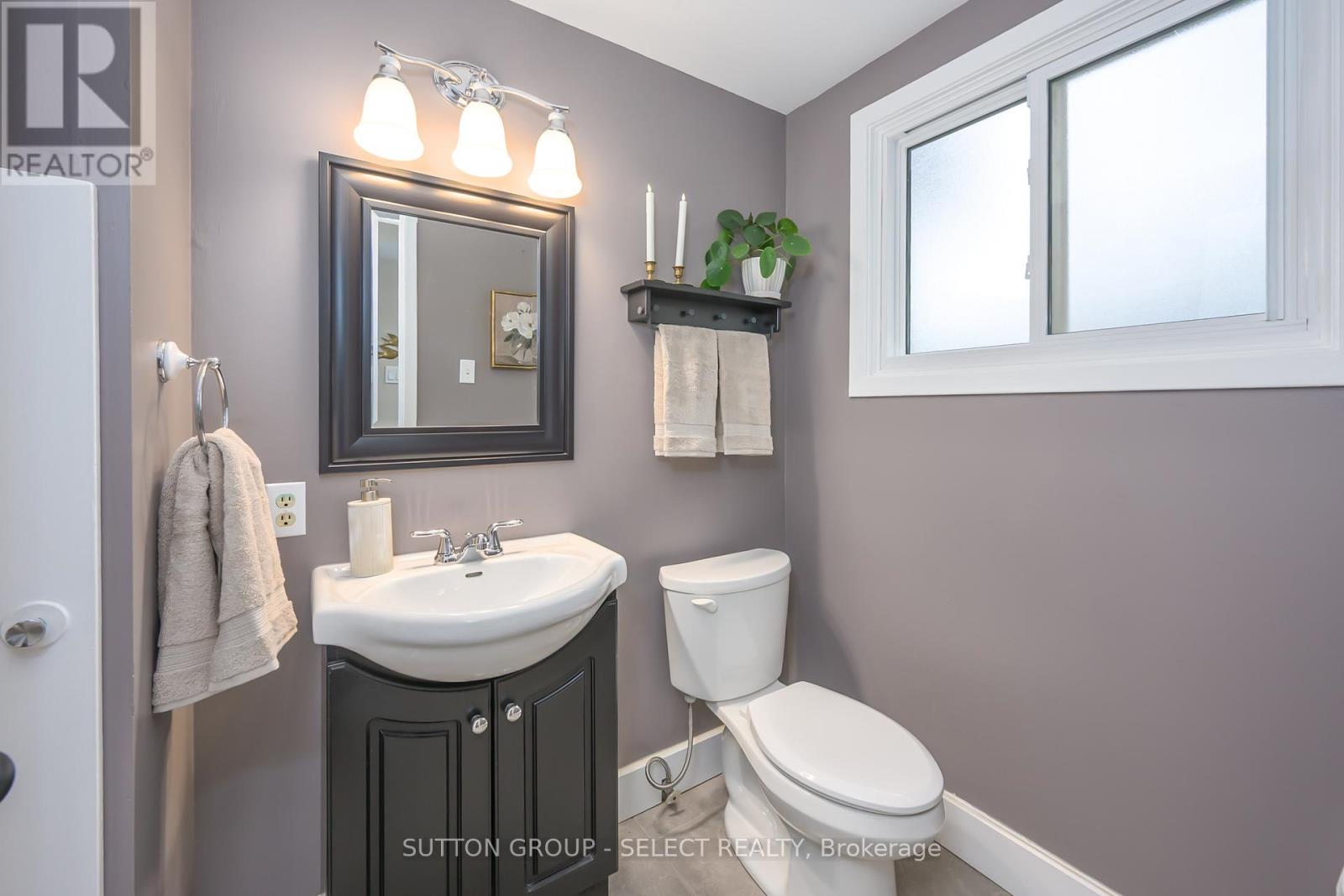 35 MAXWELL CRESCENT - 30