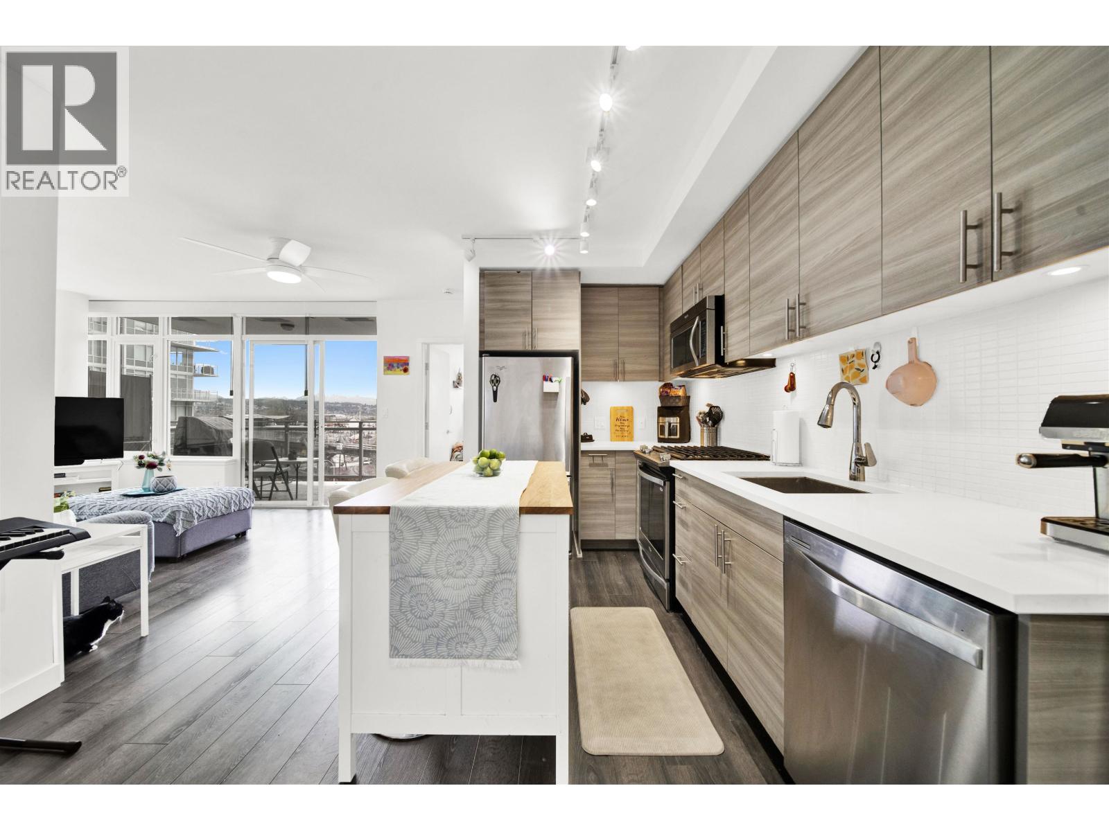 307 200 NELSON'S CRESCENT, New Westminster