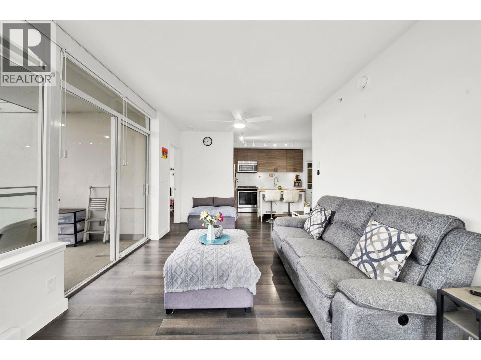 307 200 NELSON'S CRESCENT, New Westminster