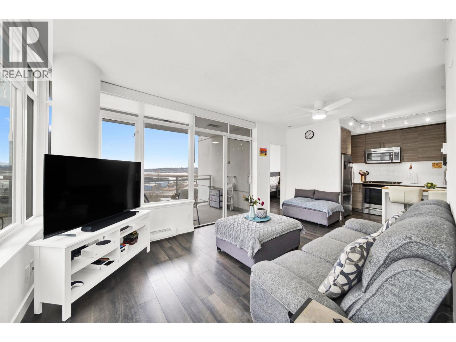 307 200 NELSON'S CRESCENT, New Westminster