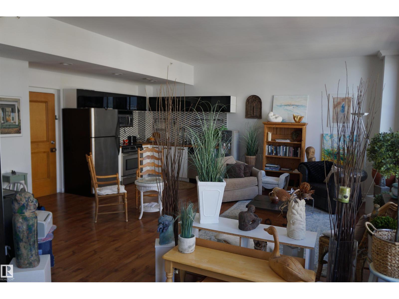 #808 10134 100 ST NW - 10