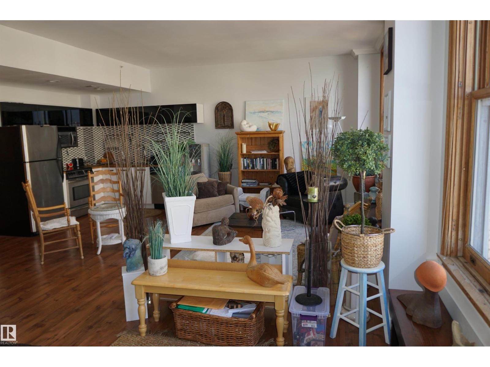 #808 10134 100 ST NW - 14