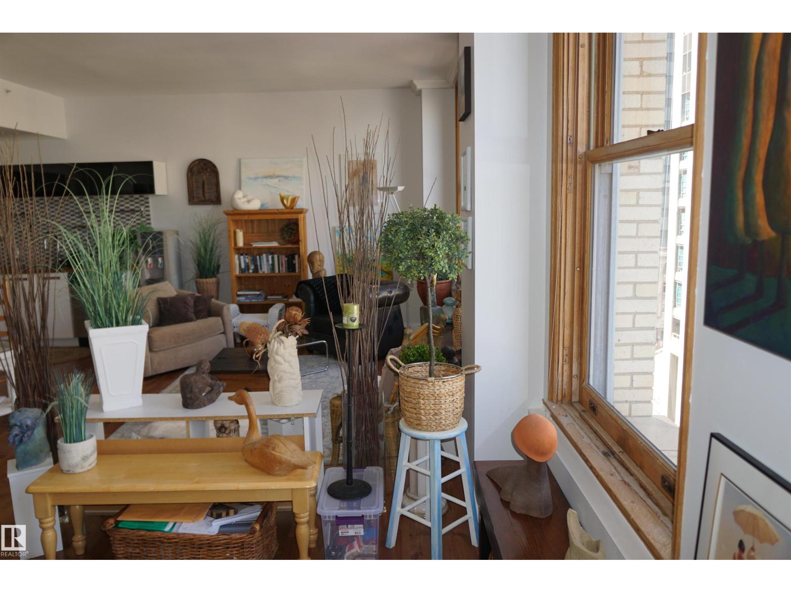 #808 10134 100 ST NW - 15