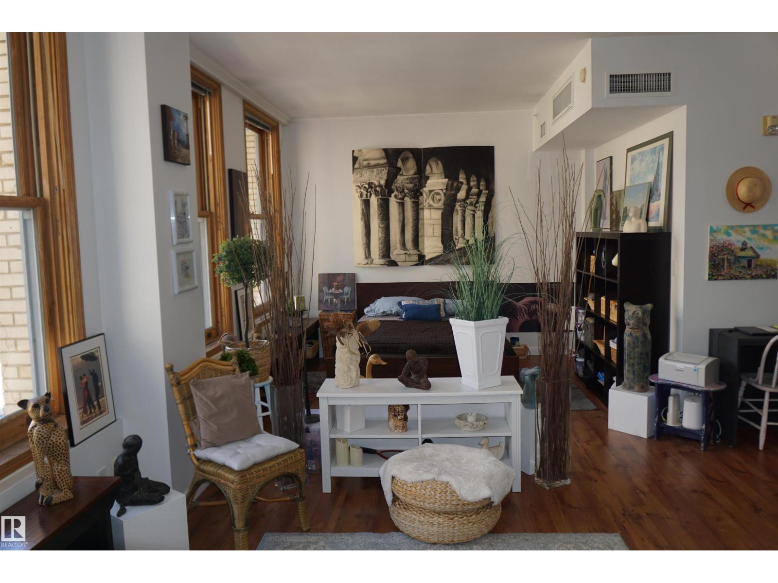 #808 10134 100 ST NW - 18