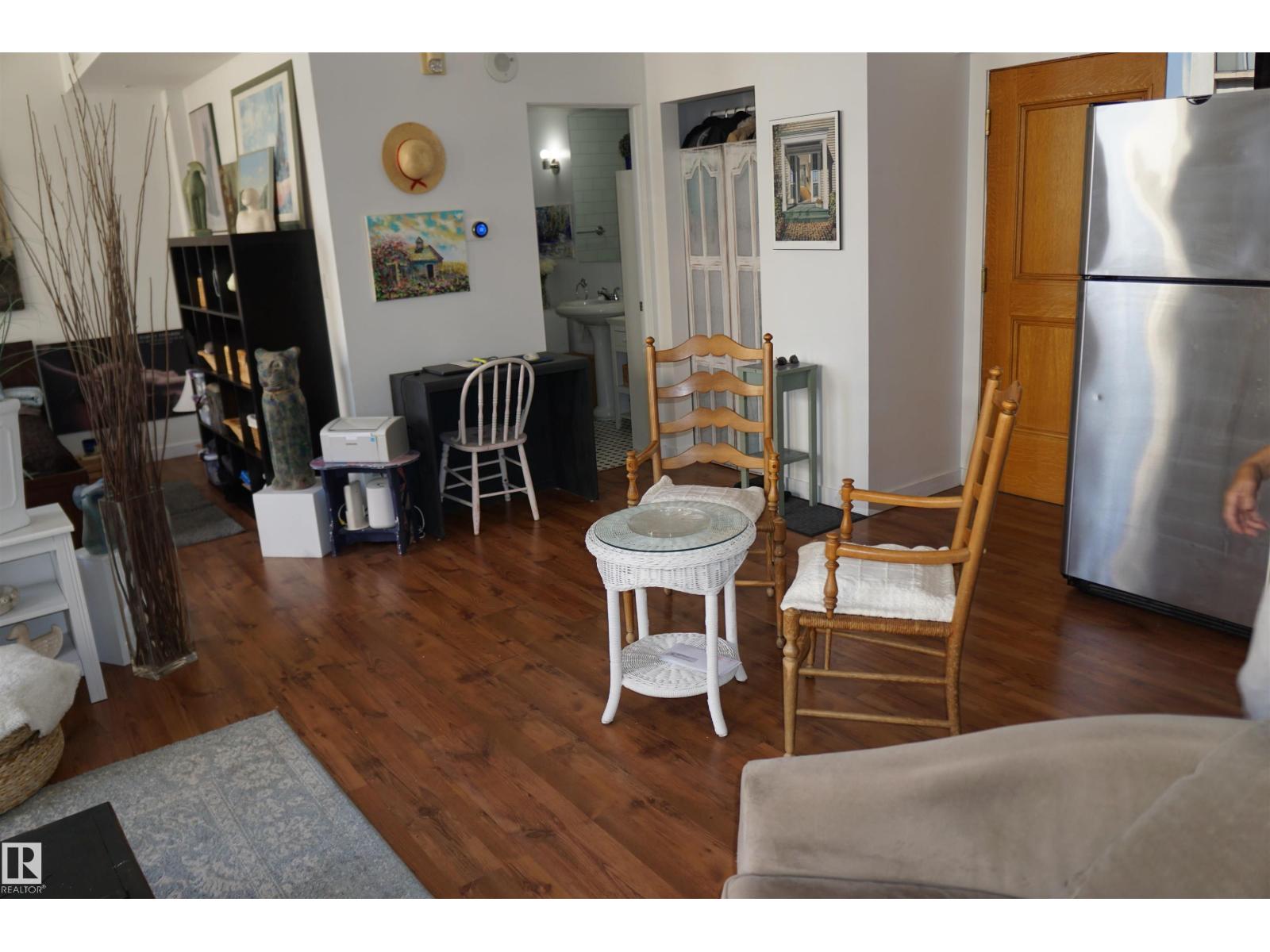 #808 10134 100 ST NW - 19
