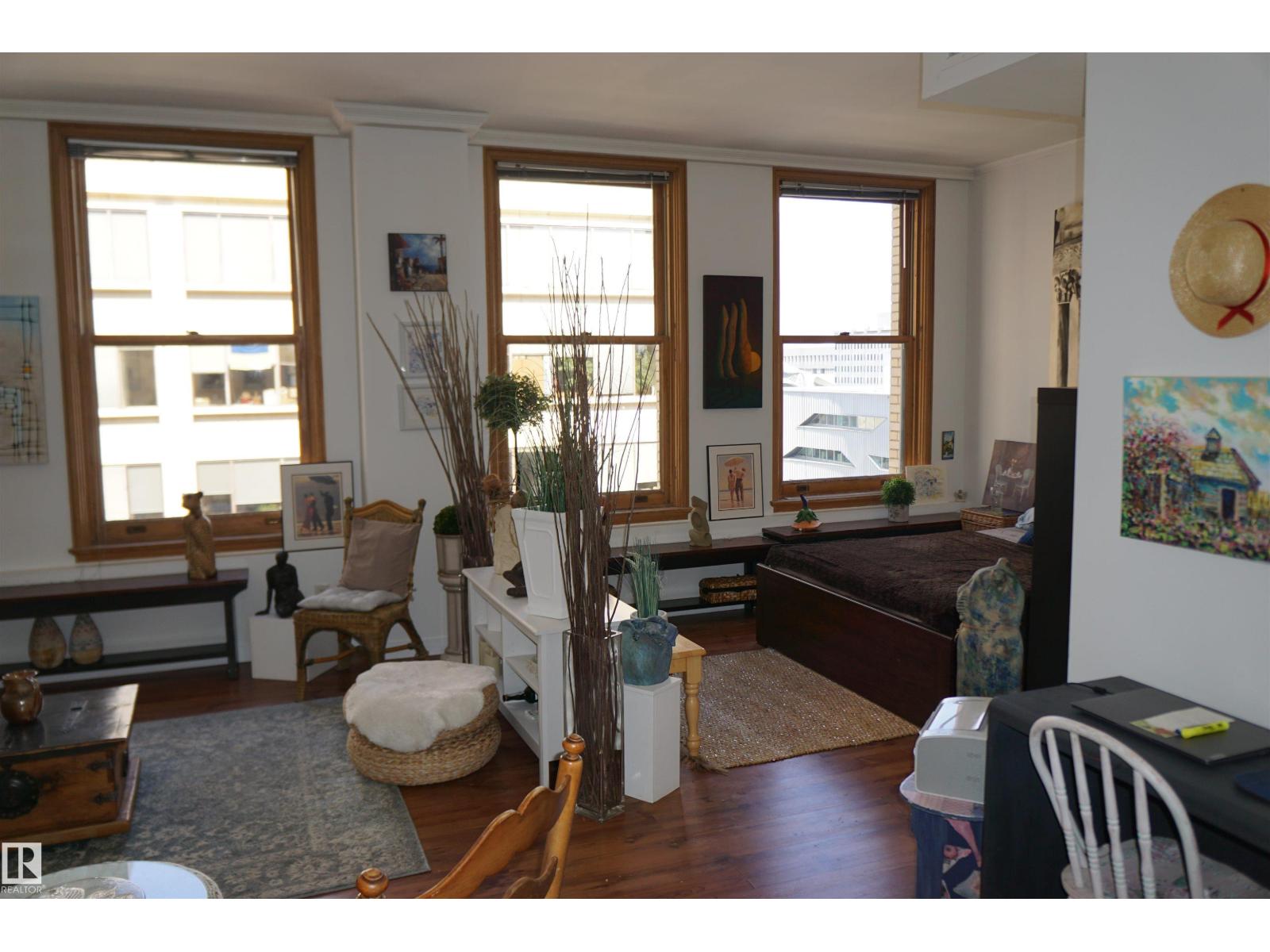 #808 10134 100 ST NW - 5