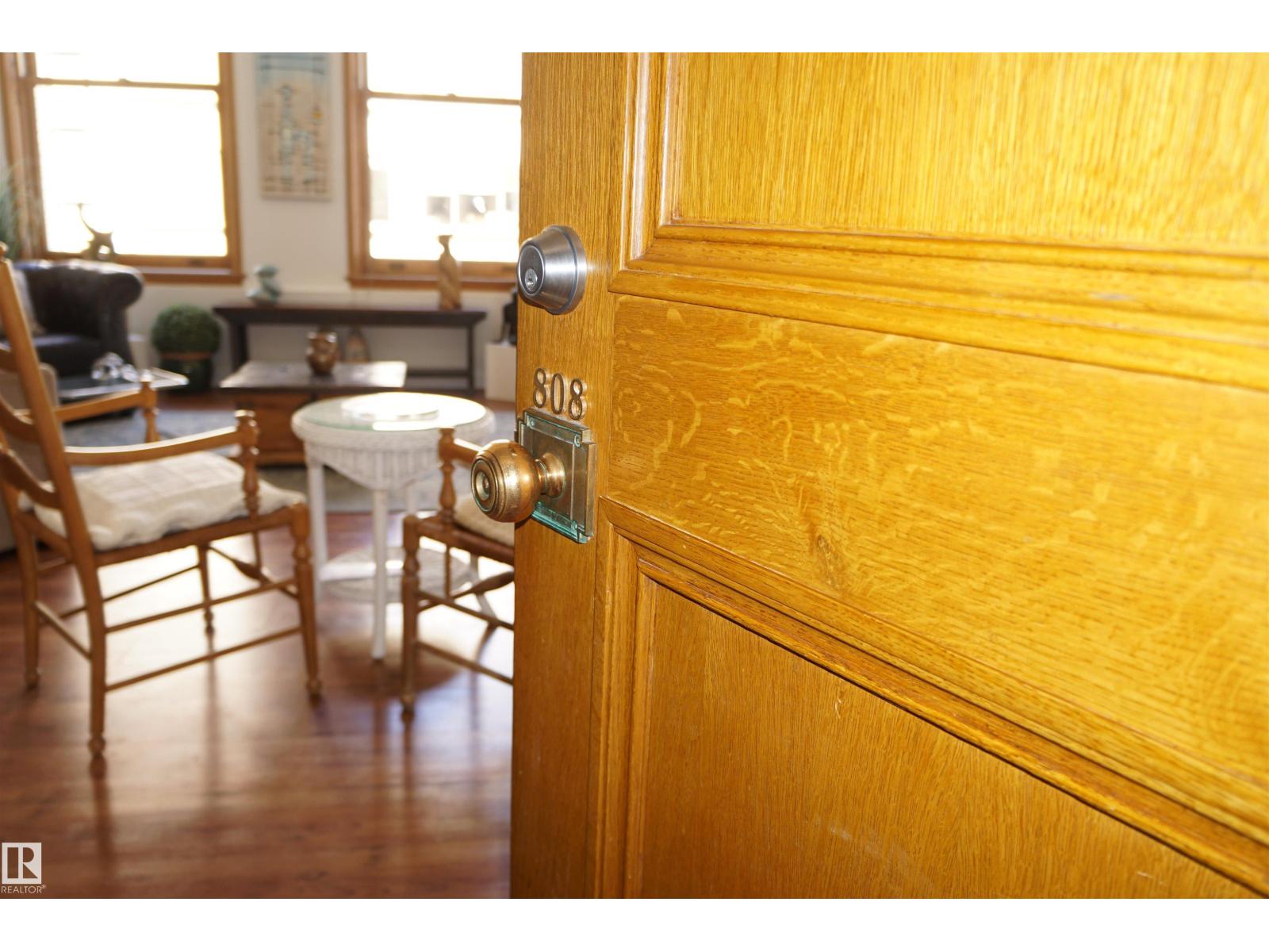 #808 10134 100 ST NW - 60