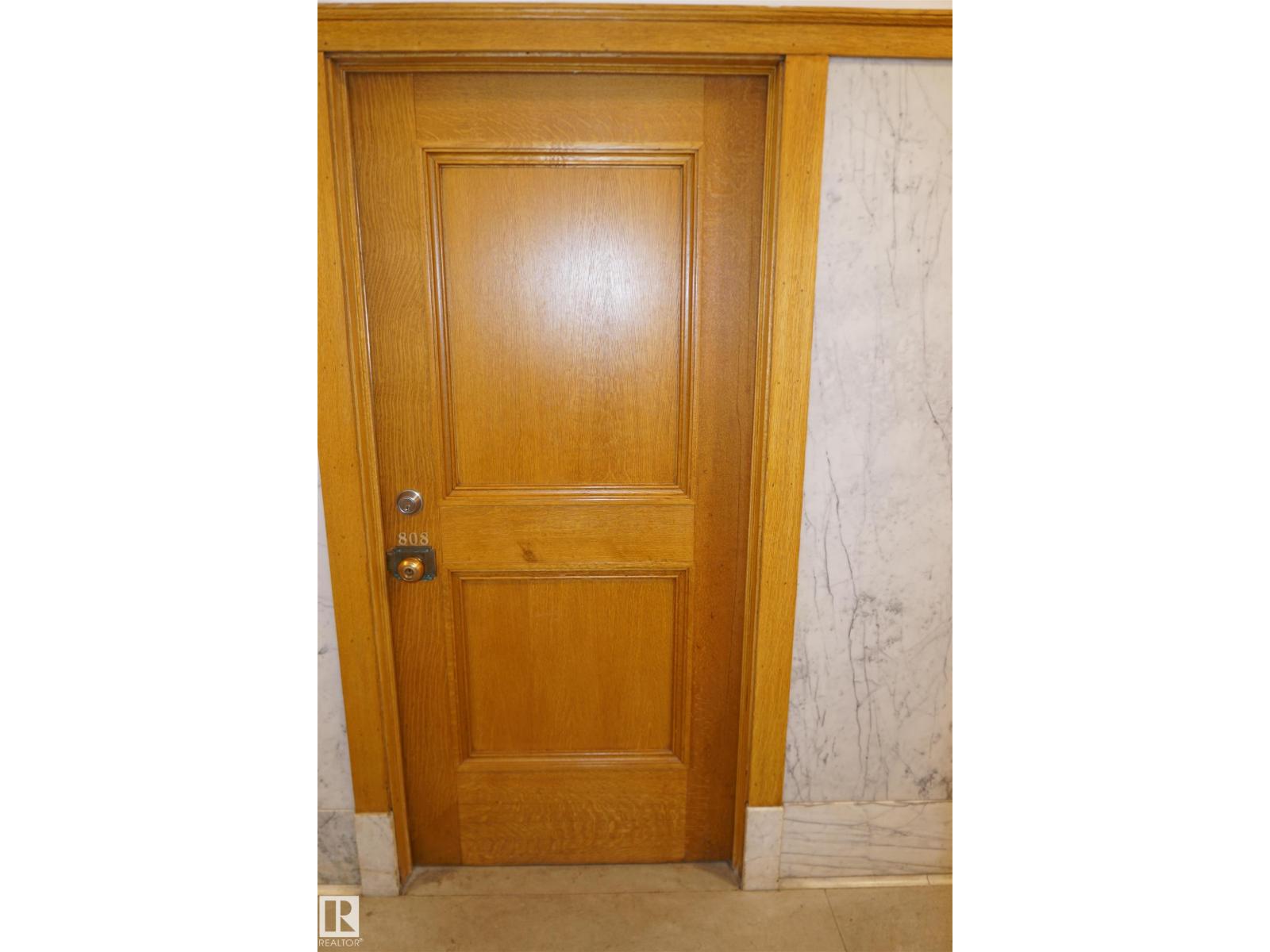 #808 10134 100 ST NW - 70