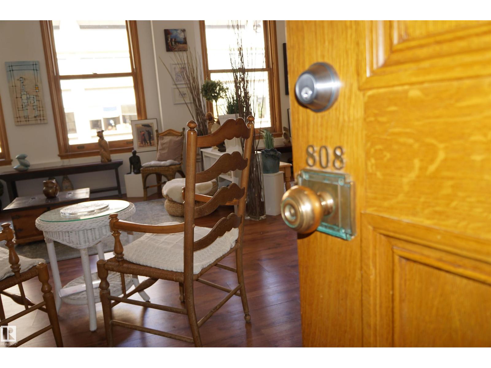 #808 10134 100 ST NW - 72