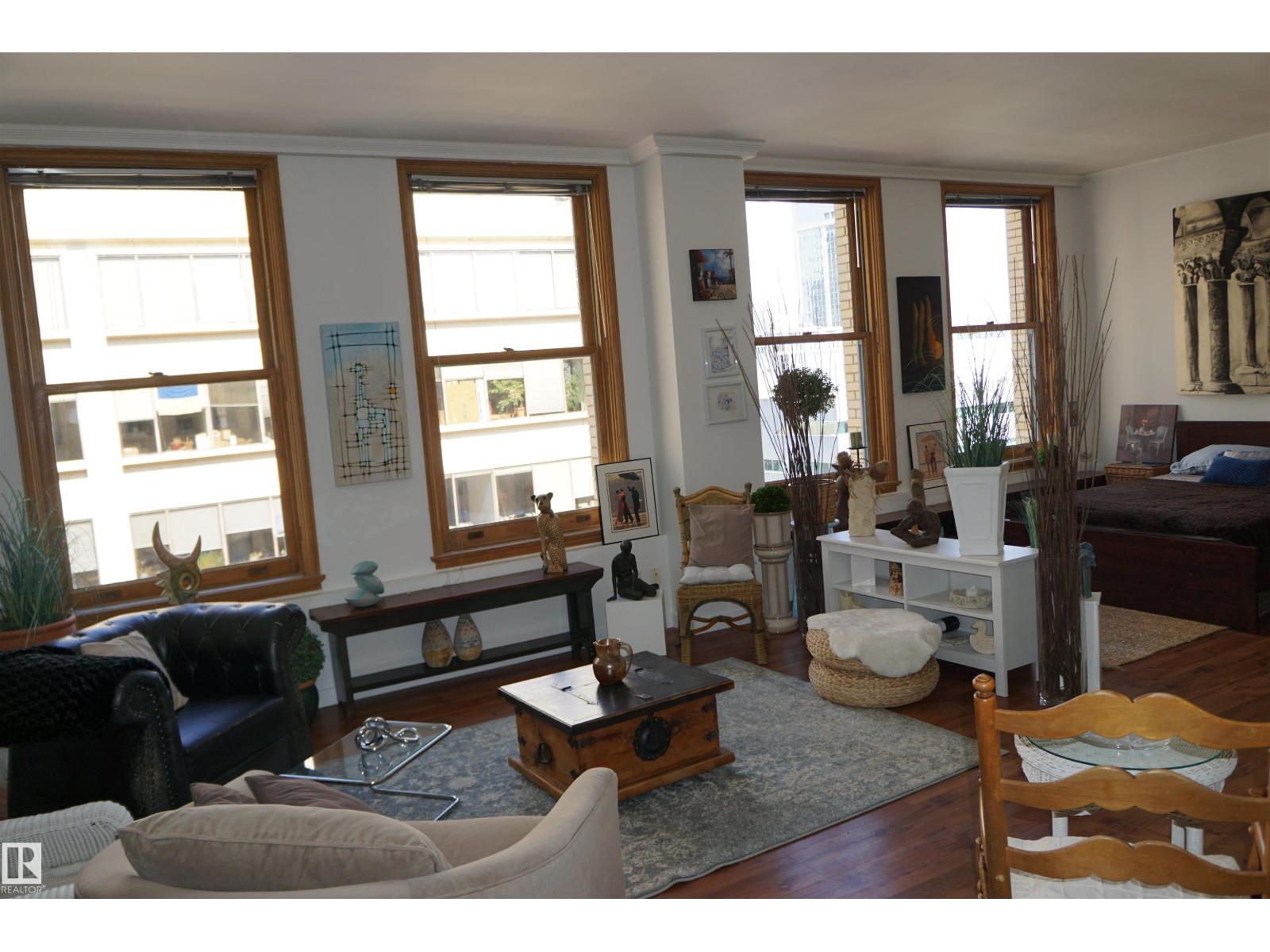 #808 10134 100 ST NW - 73