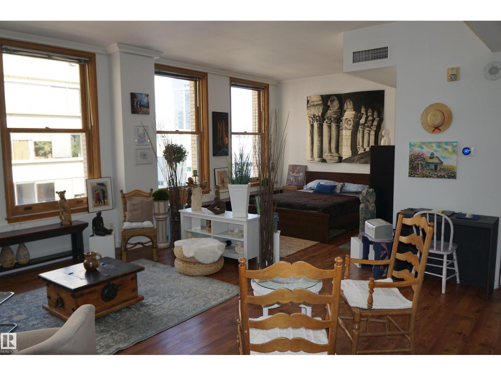 #808 10134 100 ST NW - 8