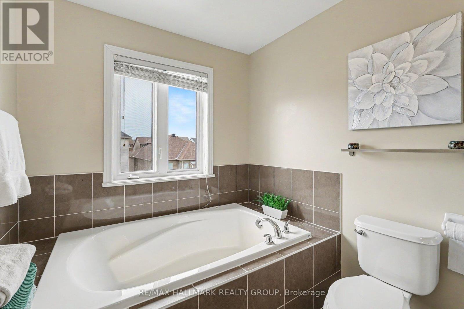 1433 COMFREY CRESCENT W - 12