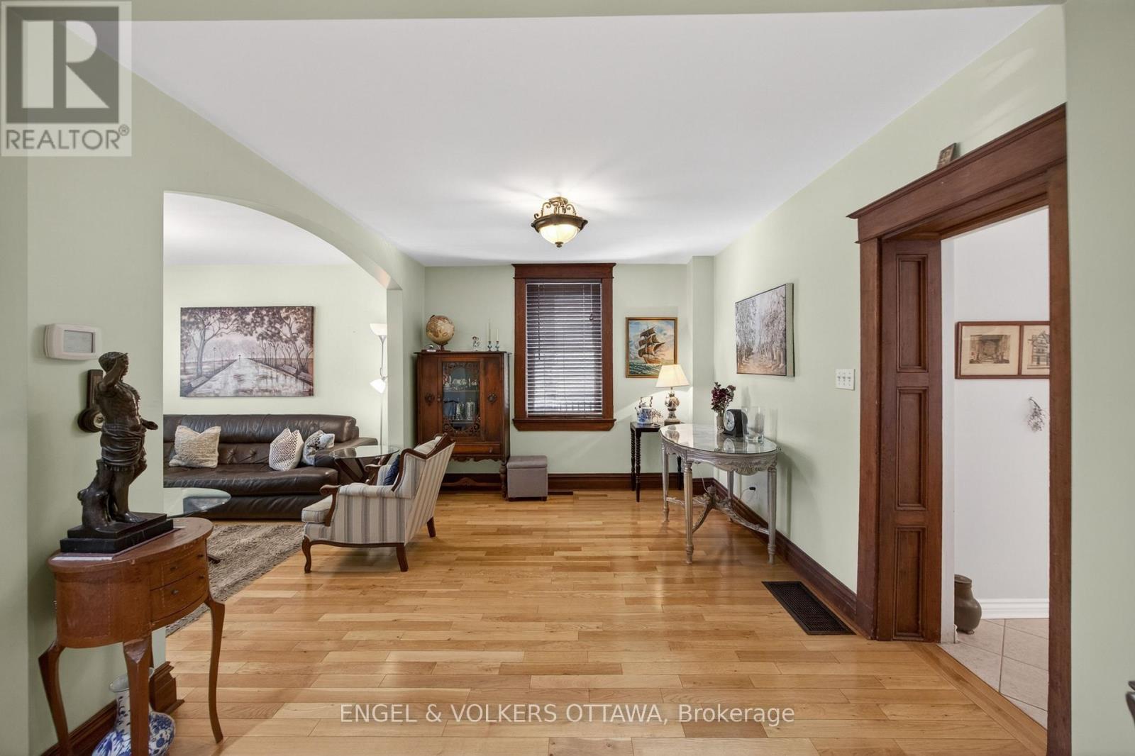 60 GLYNN AVENUE - 12