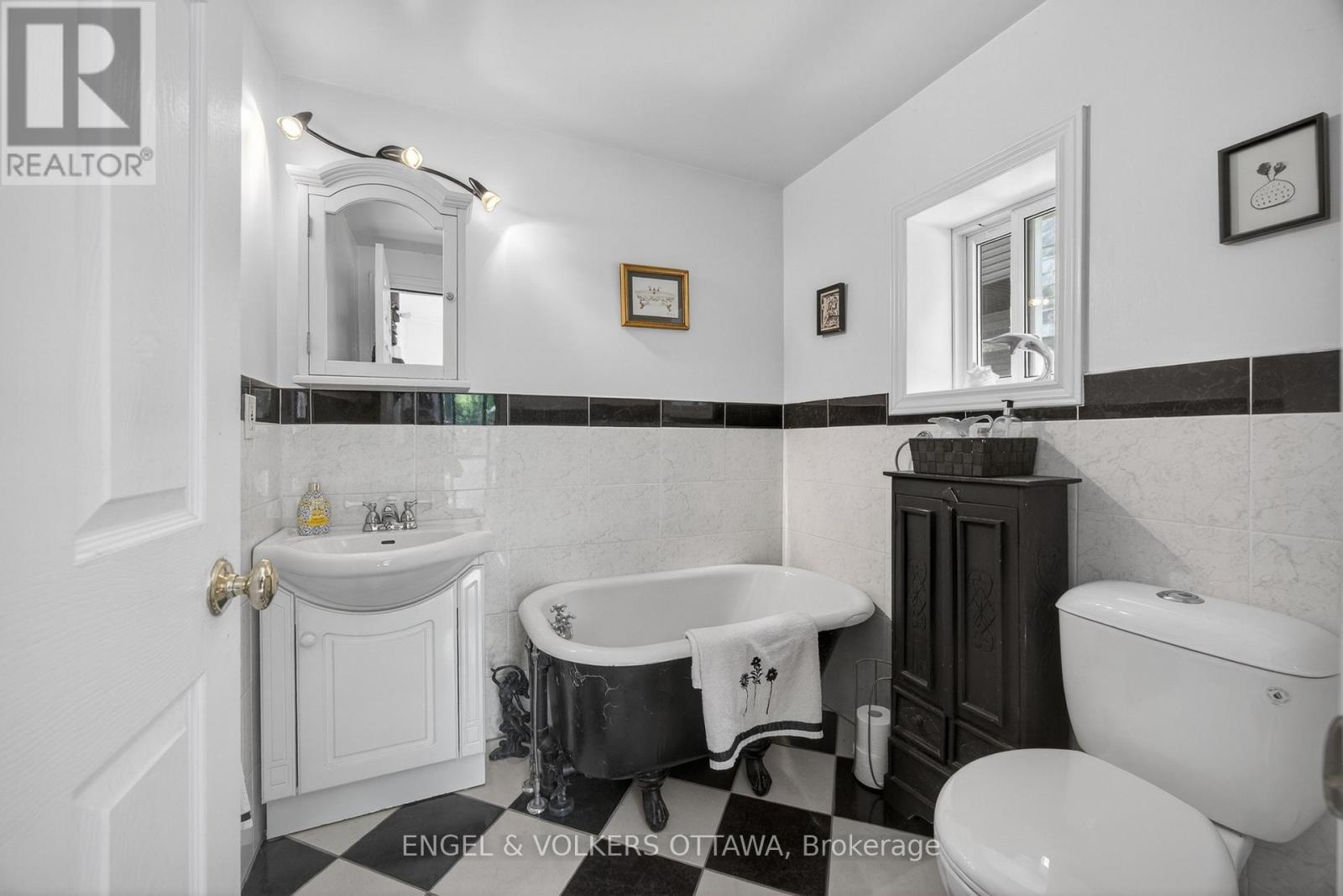 60 GLYNN AVENUE - 20