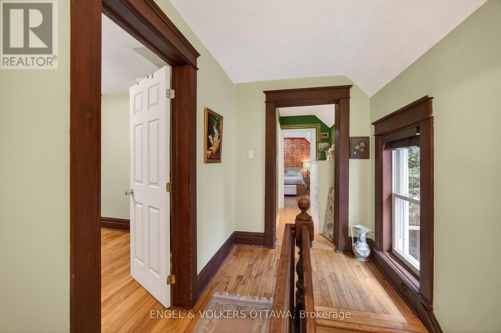 60 GLYNN AVENUE - 22