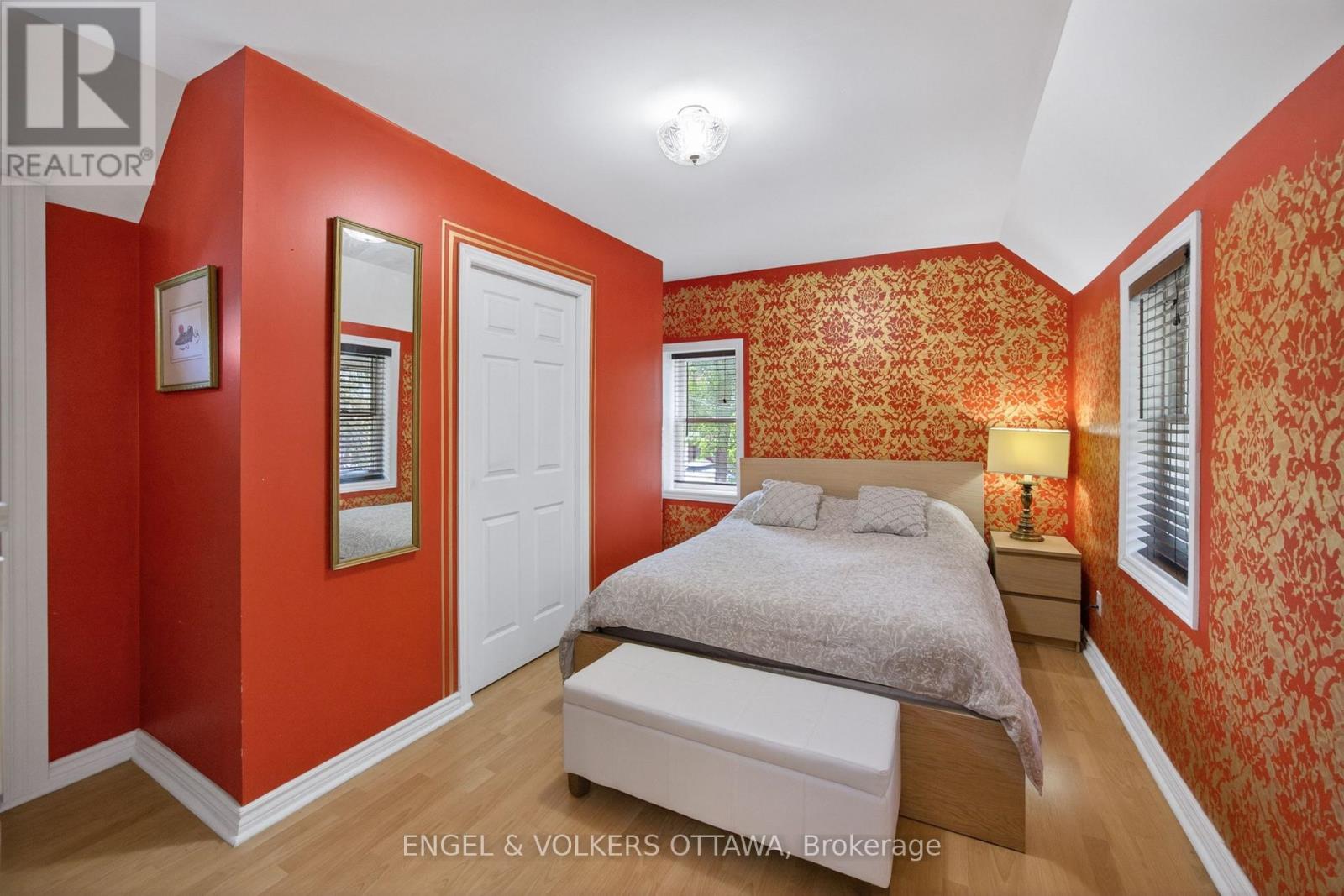 60 GLYNN AVENUE - 24