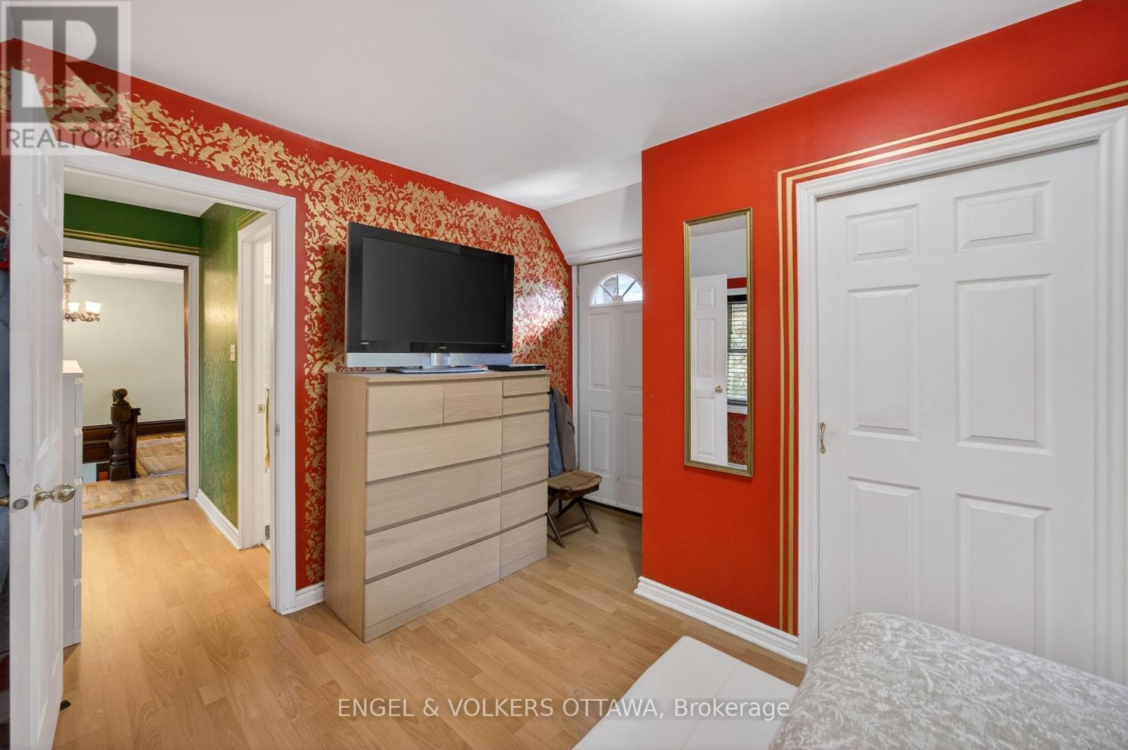 60 GLYNN AVENUE - 25
