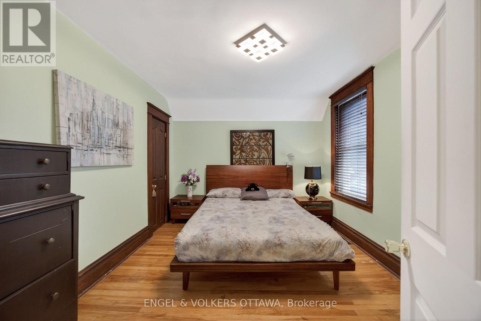60 GLYNN AVENUE - 27