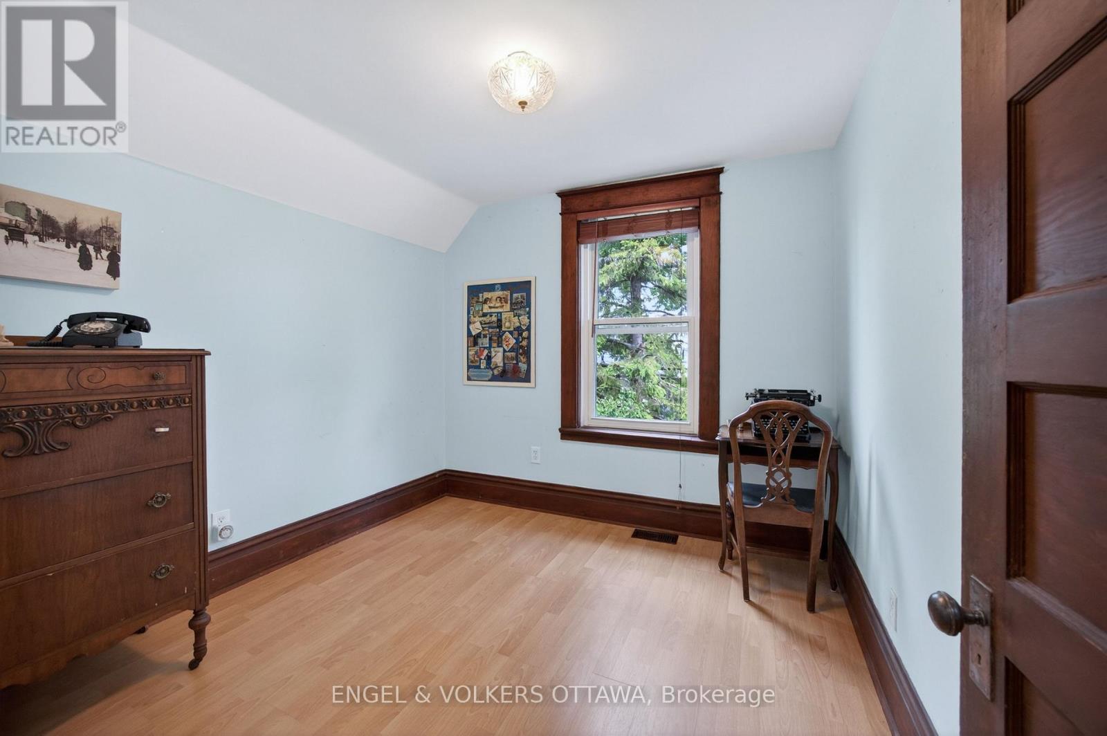 60 GLYNN AVENUE - 28