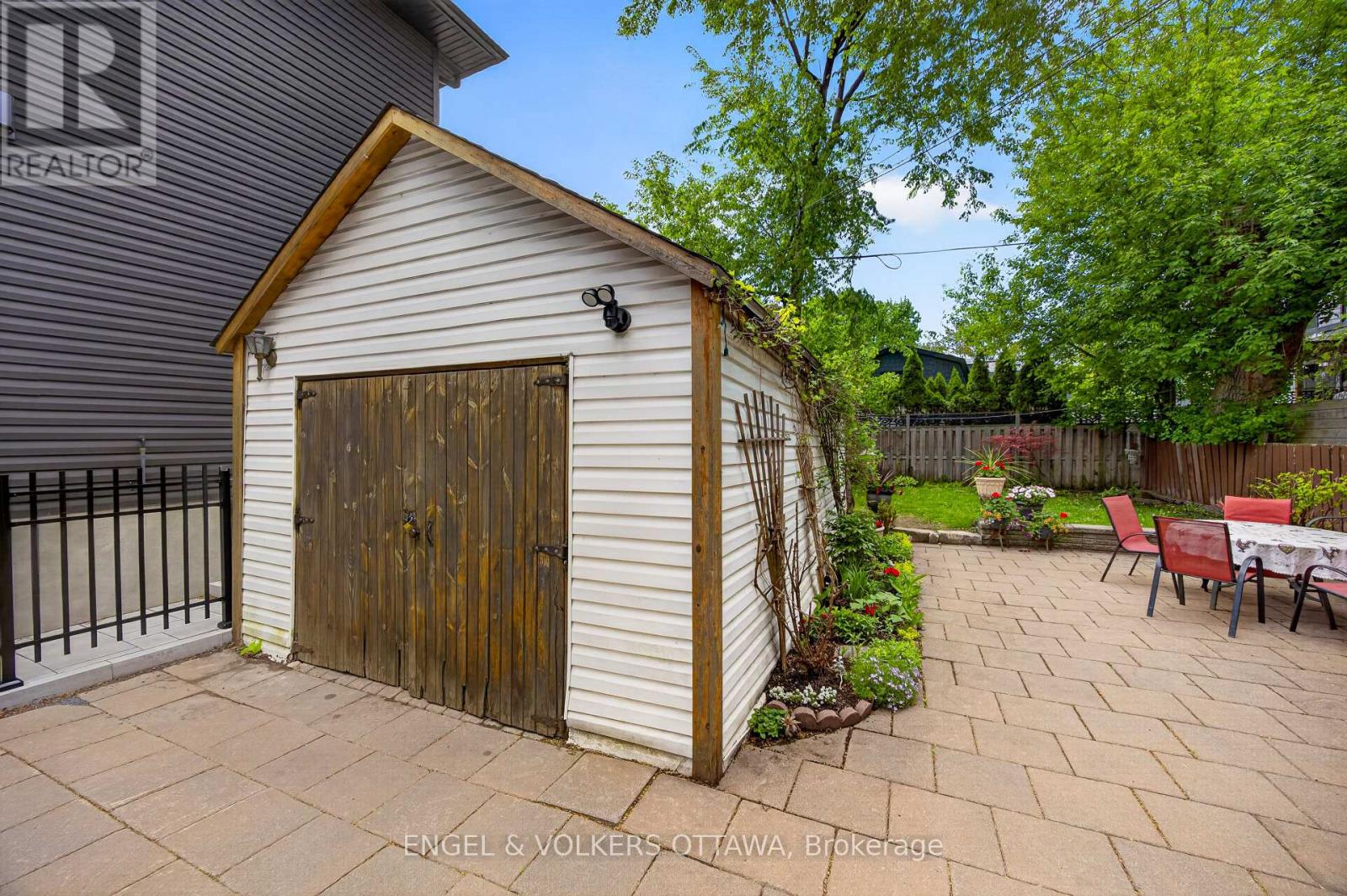 60 GLYNN AVENUE - 37