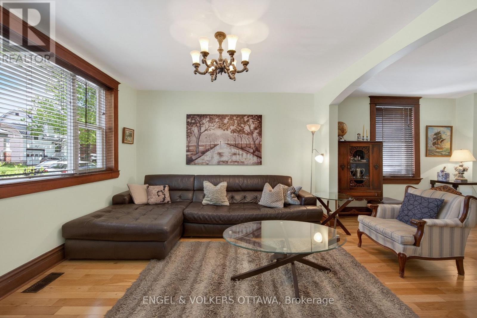 60 GLYNN AVENUE - 7
