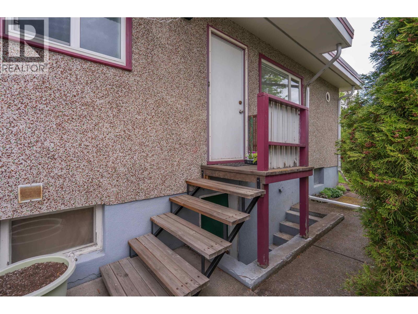 2800 HAMMOND AVENUE - 18