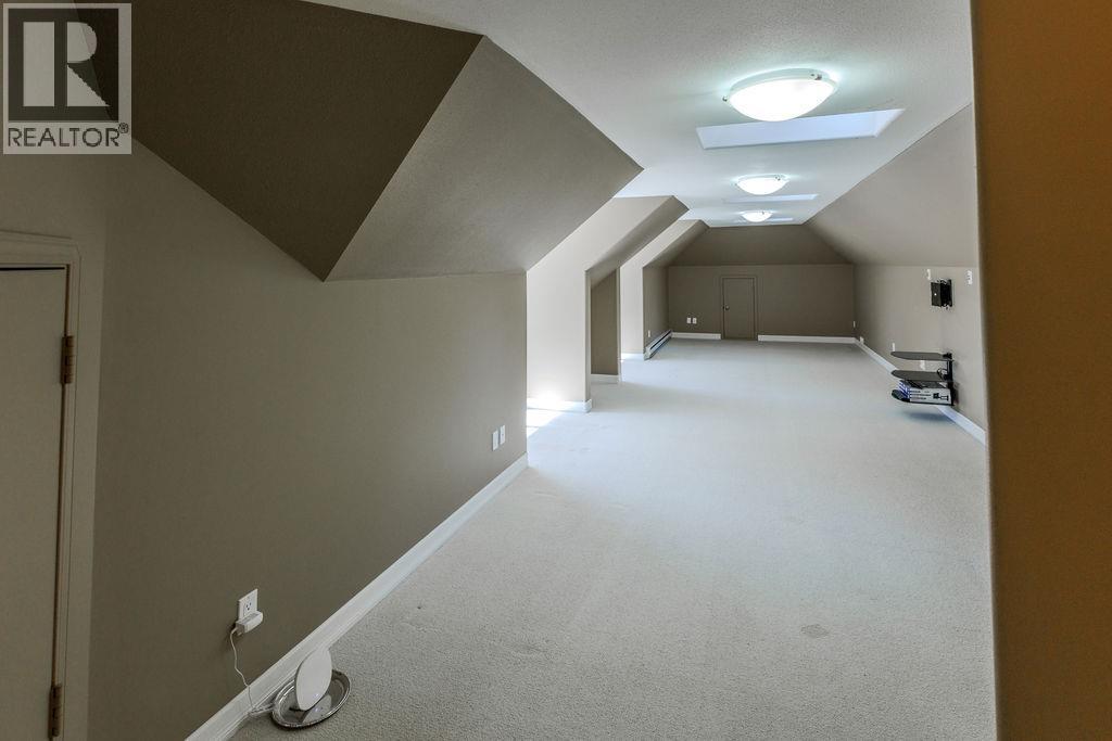House in Roberts Creek - Image 22