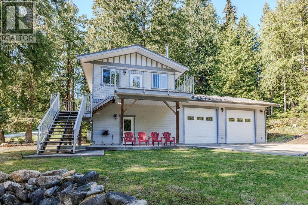 House in Roberts Creek - Image 29