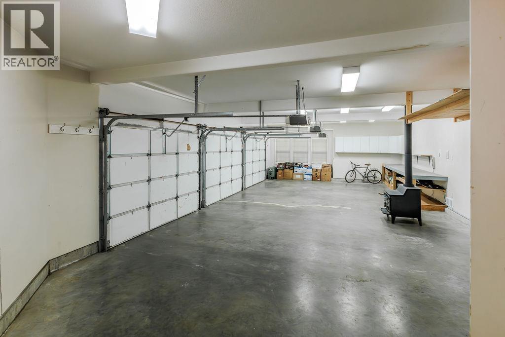 House in Roberts Creek - Image 33