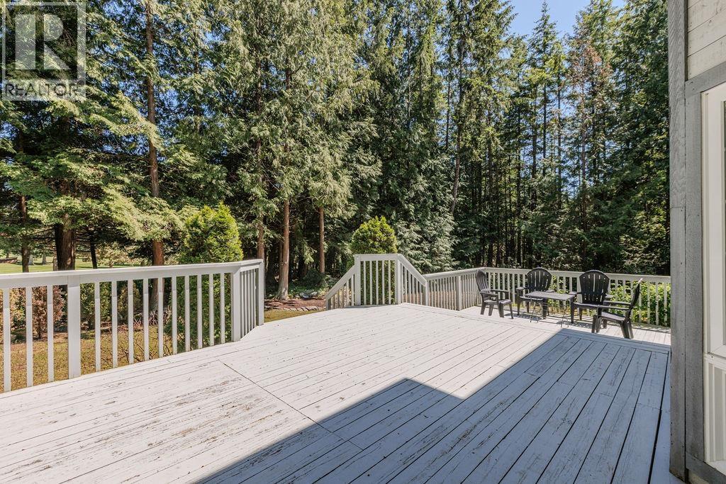 House in Roberts Creek - Image 11
