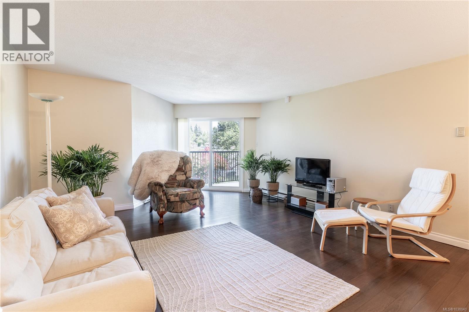 220 1870 McKenzie Avenue, Saanich