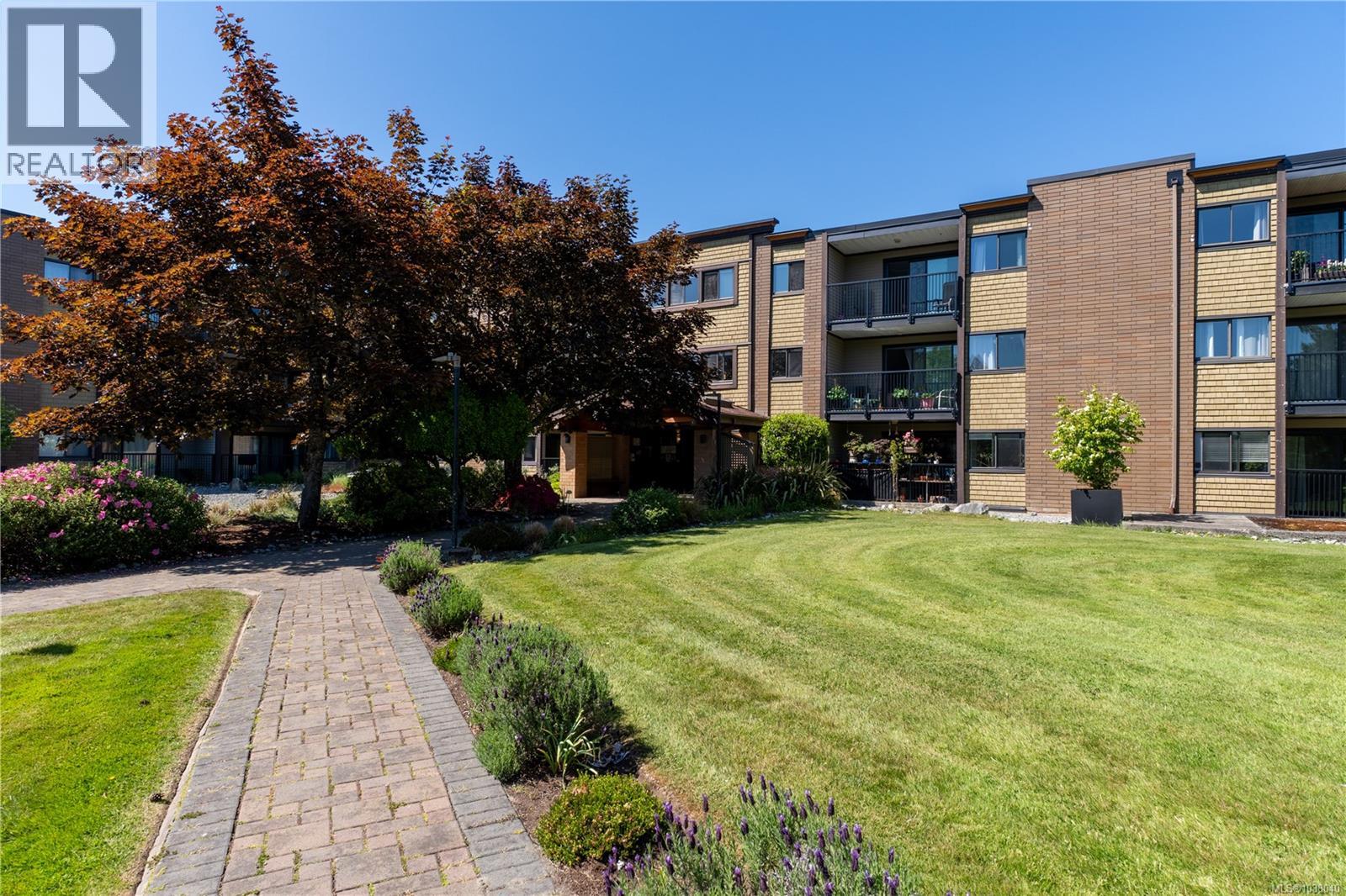 220 1870 McKenzie Avenue, Saanich