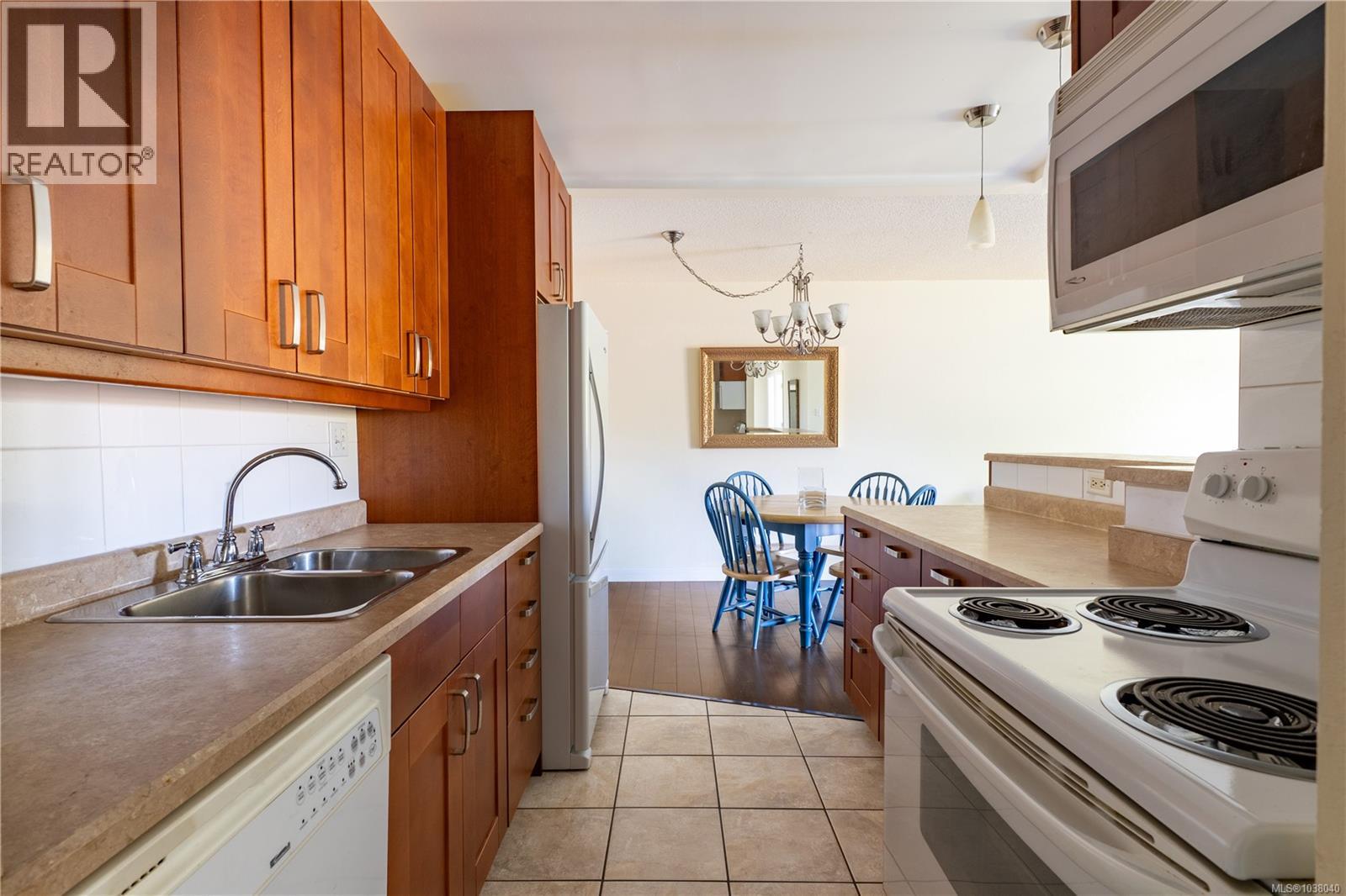 #220 1870 McKenzie Ave - 7