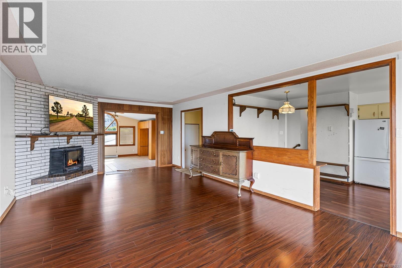 9921 Echo Hts, Chemainus