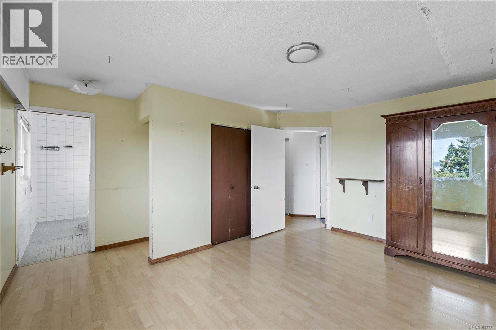 9921 Echo Hts, Chemainus