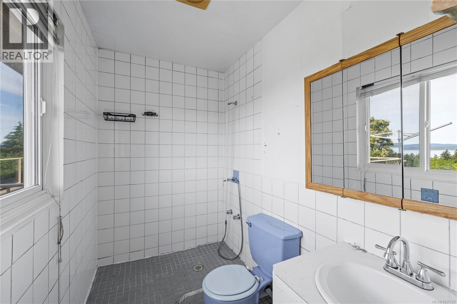 9921 Echo Hts, Chemainus