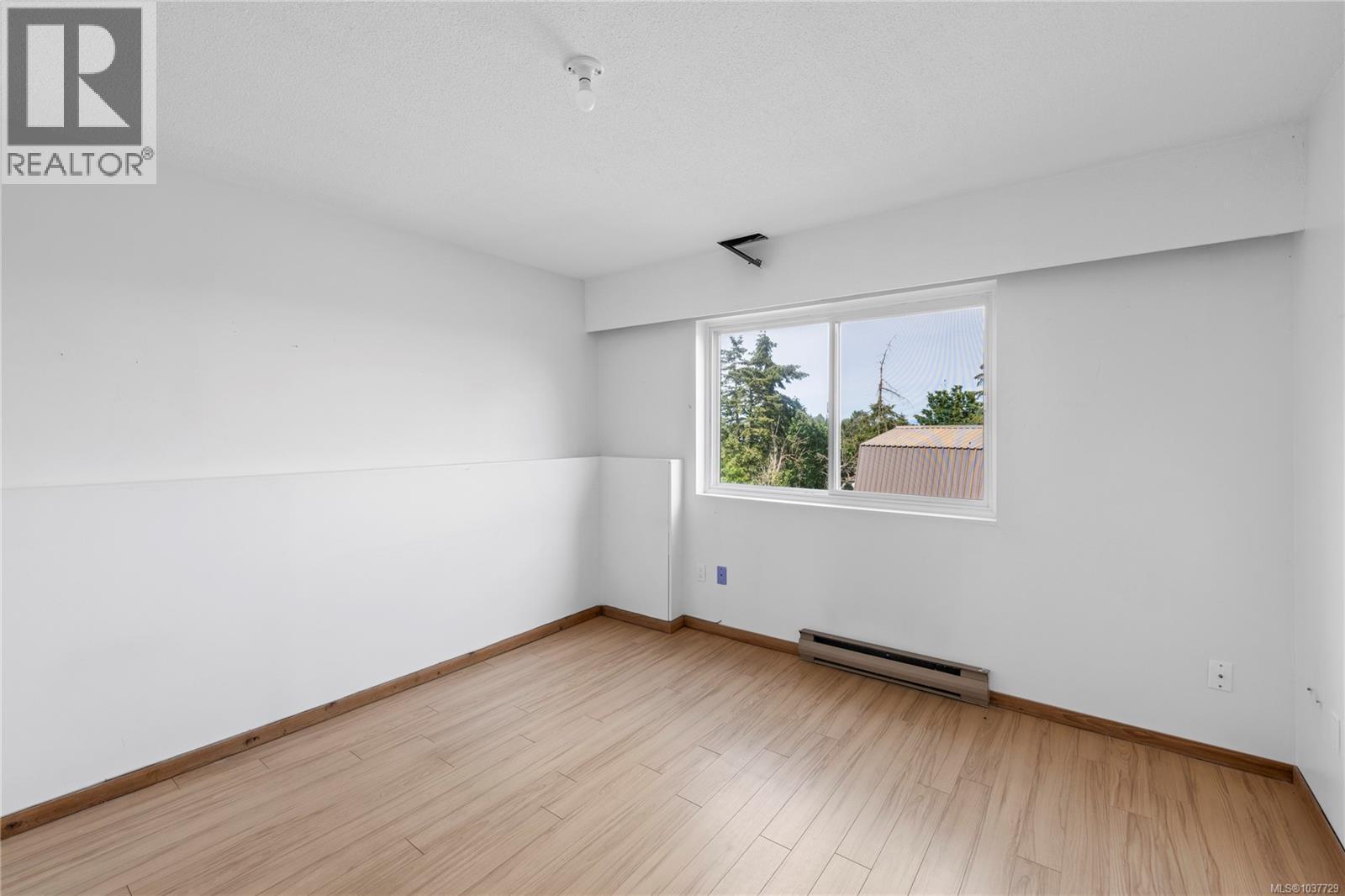 9921 Echo Hts, Chemainus