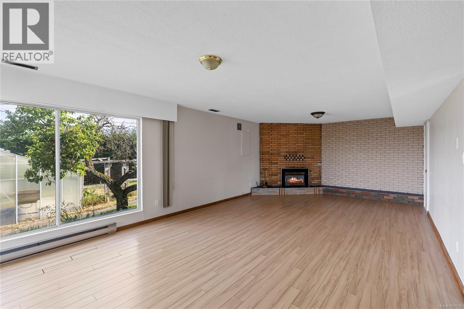 9921 Echo Hts, Chemainus