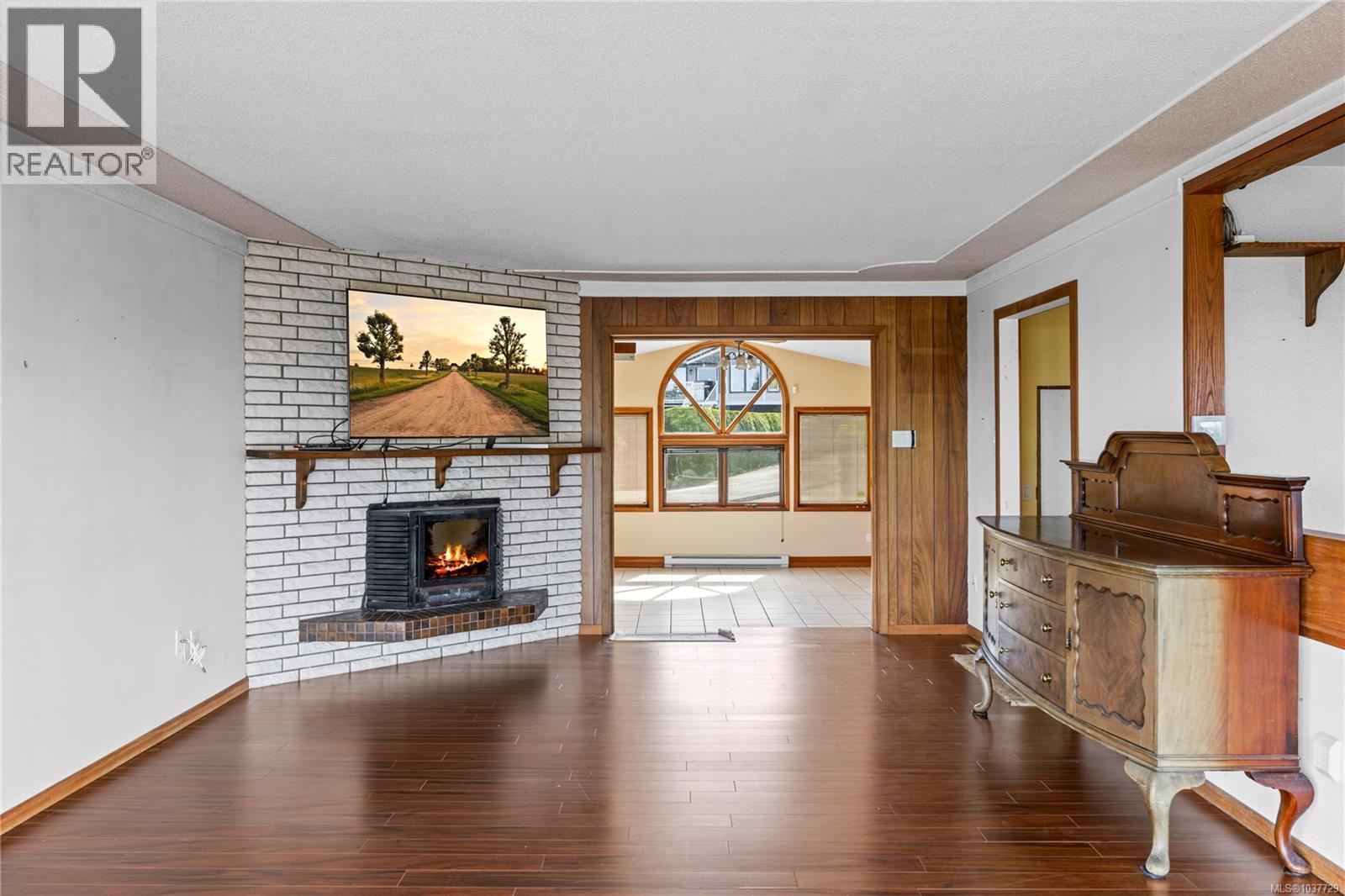 9921 Echo Hts, Chemainus