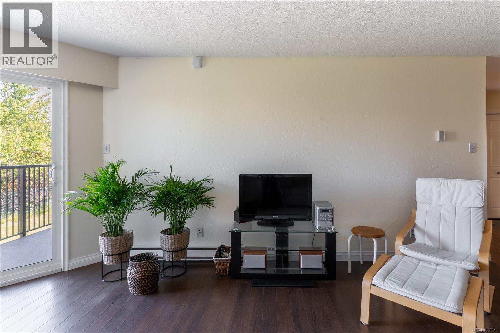 #220 1870 McKenzie Ave - 6